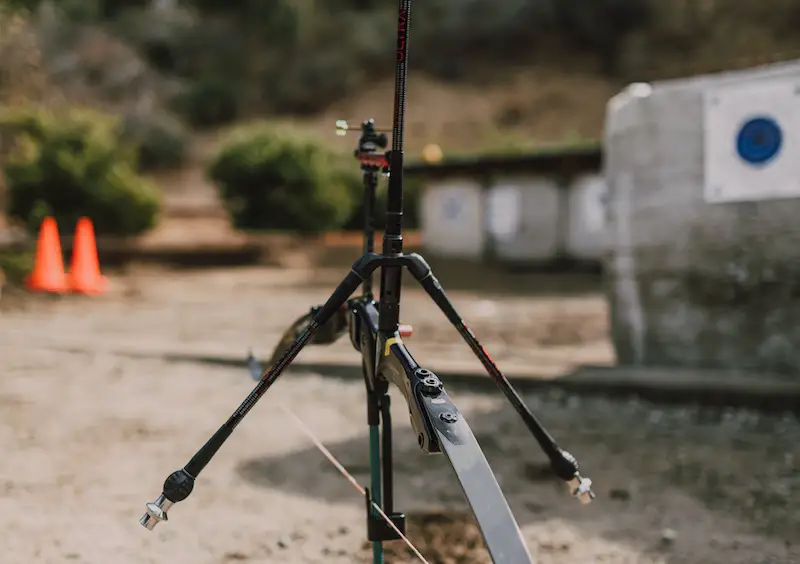 recurve-bow-on-stand