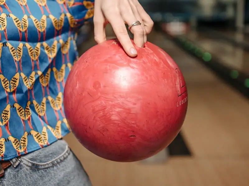 Sore thumb bowling